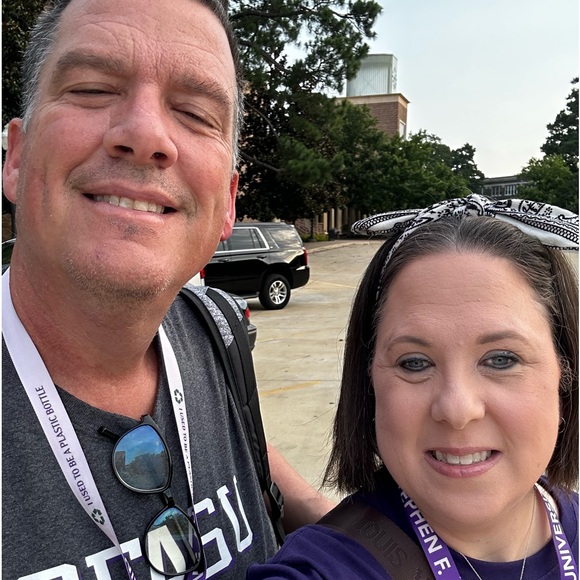 Meet your Posher, Candi - Picture 2 of 3